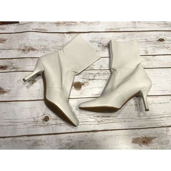 Stuart Weitzman white booties size 10